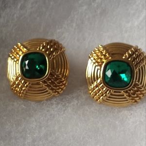 Vintage Swarovski Emerald green crystal rhinestone gold tone clip on earrings